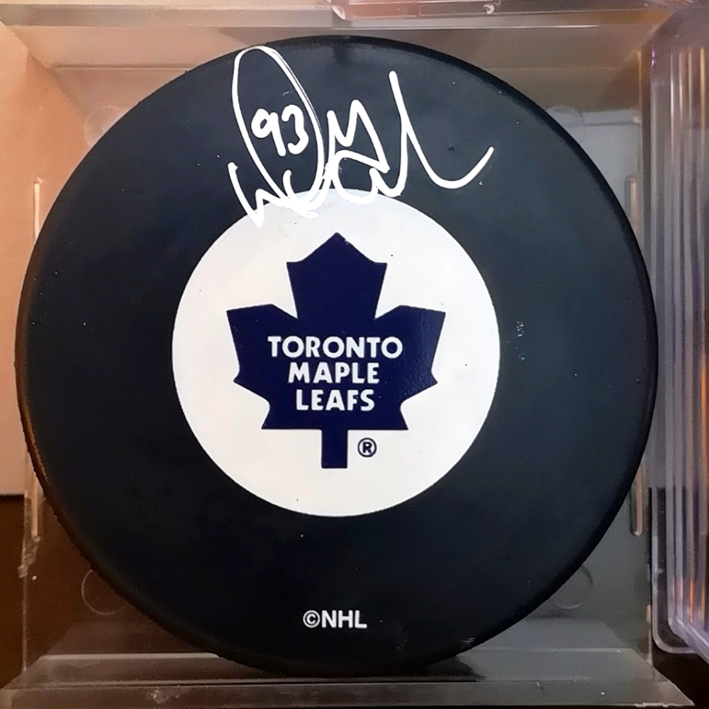 Doug Gilmour autographed puck